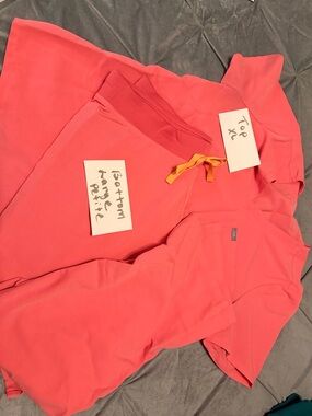 Figs Women's Coral Scrub Top and Pants Set